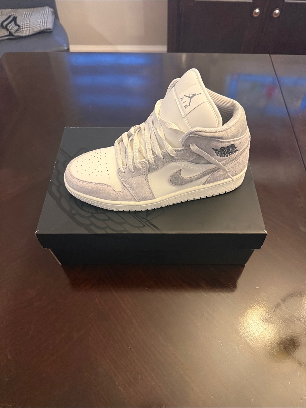 Nike Mens High-Top Sneakers in White and Light Gray